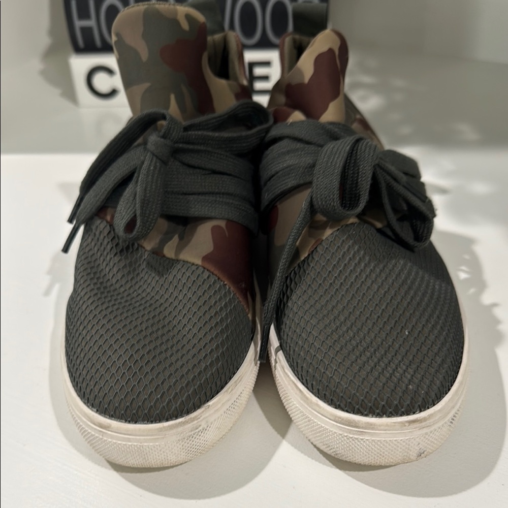 Camouflage High-Top Sneakers - Picture 5 of 5